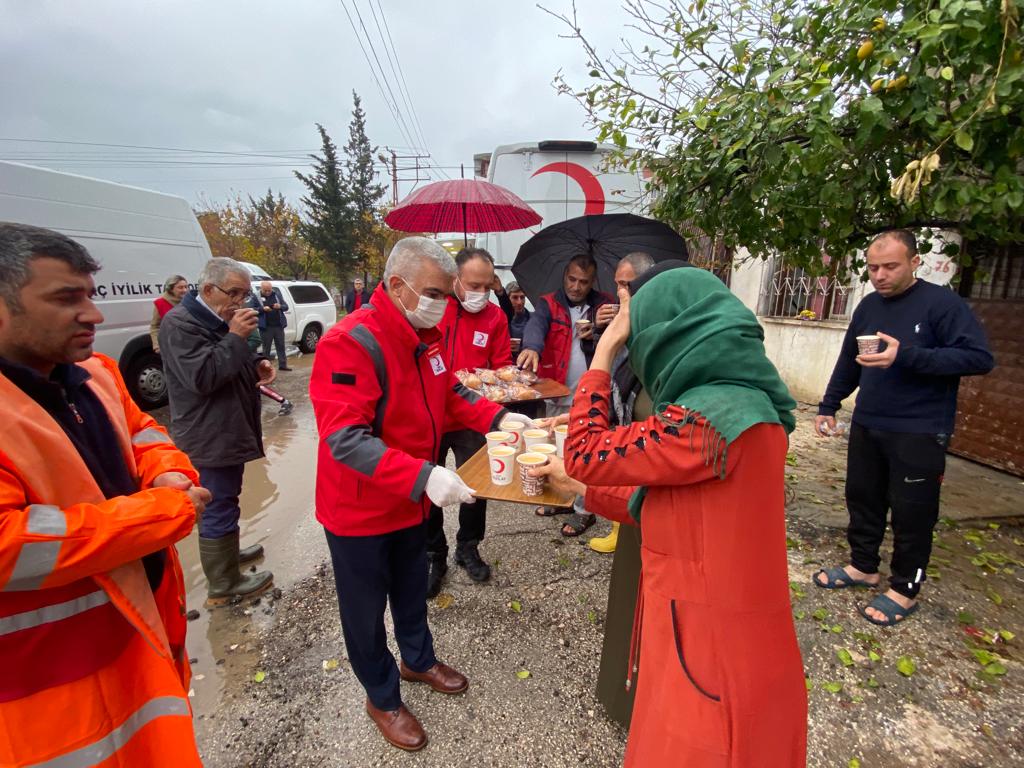 YAĞMUR MAĞDURLARINA KIZILAY YARDIMI