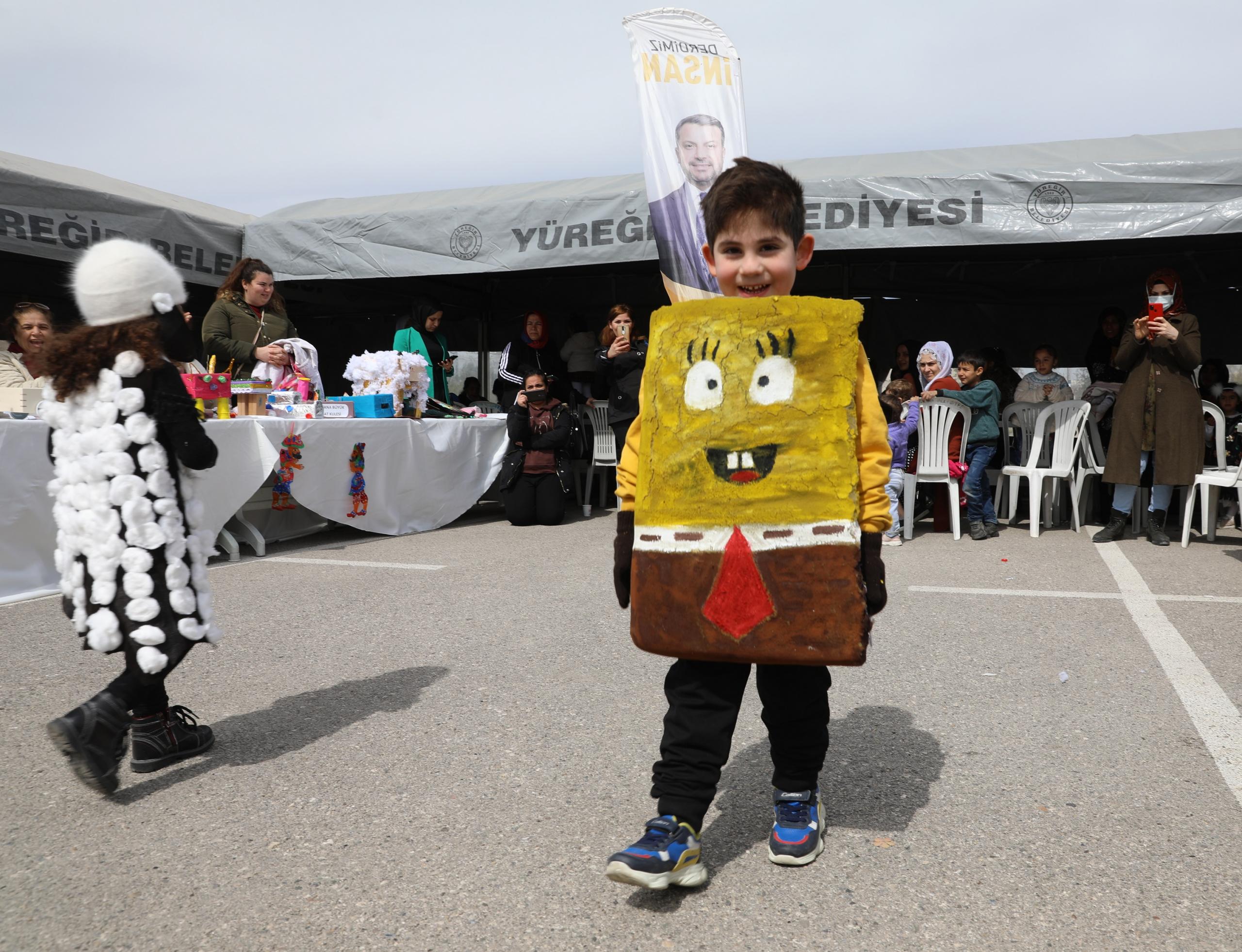 Yüreğirli çocuklardan ‘Sıfır Atık’ temalı defile