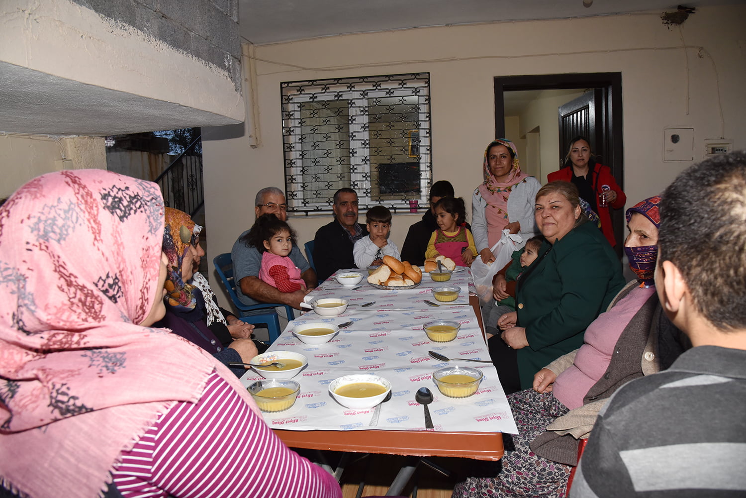 Başkan Erdem’den çat-kapı iftar