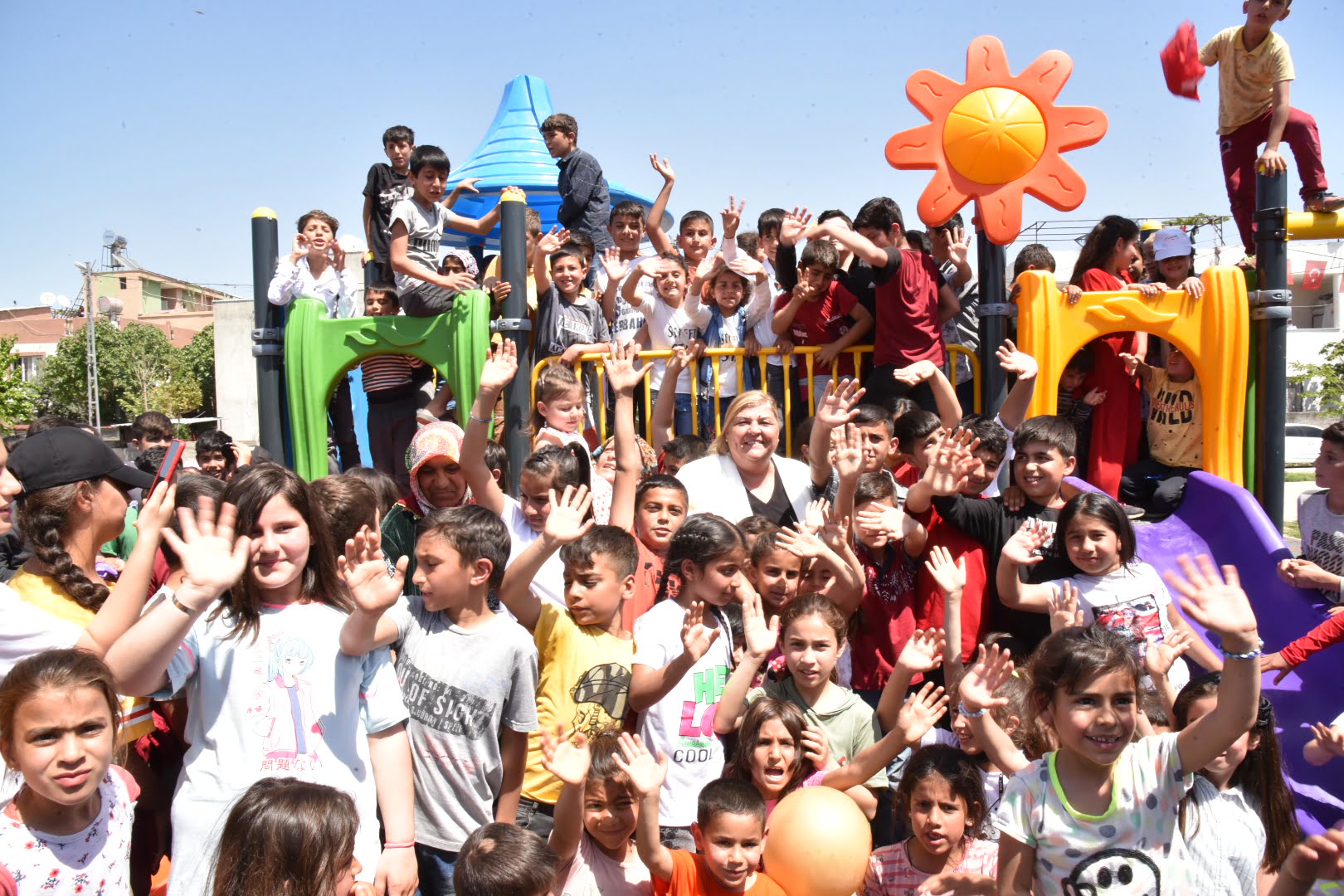 Hülya Erdem, sözünü tuttu 23 Nisan Çocuk Parkı hizmete açıldı