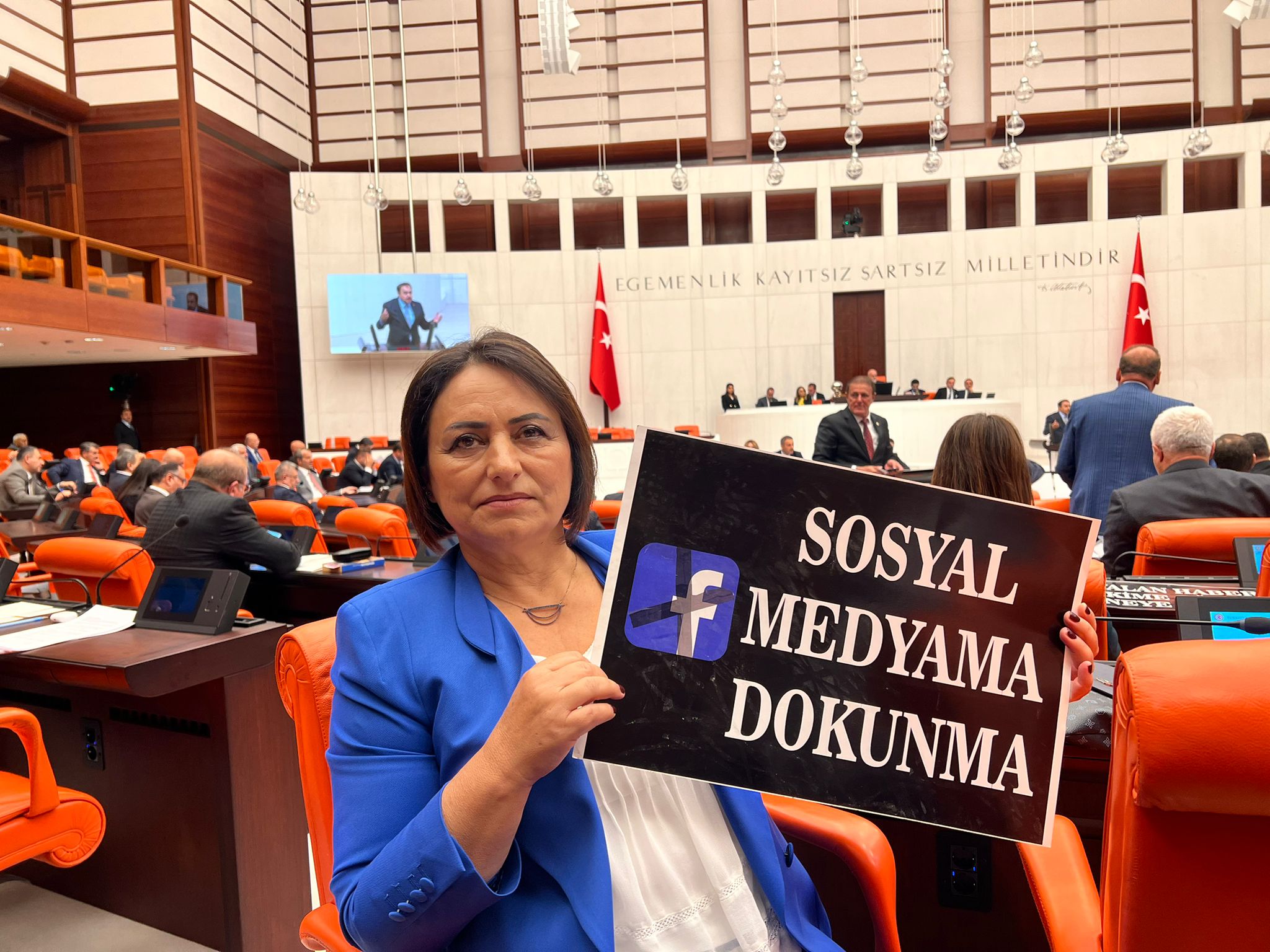 Sanatçılar, kadınlar öldürülüyor iktidar sansürle meşgul