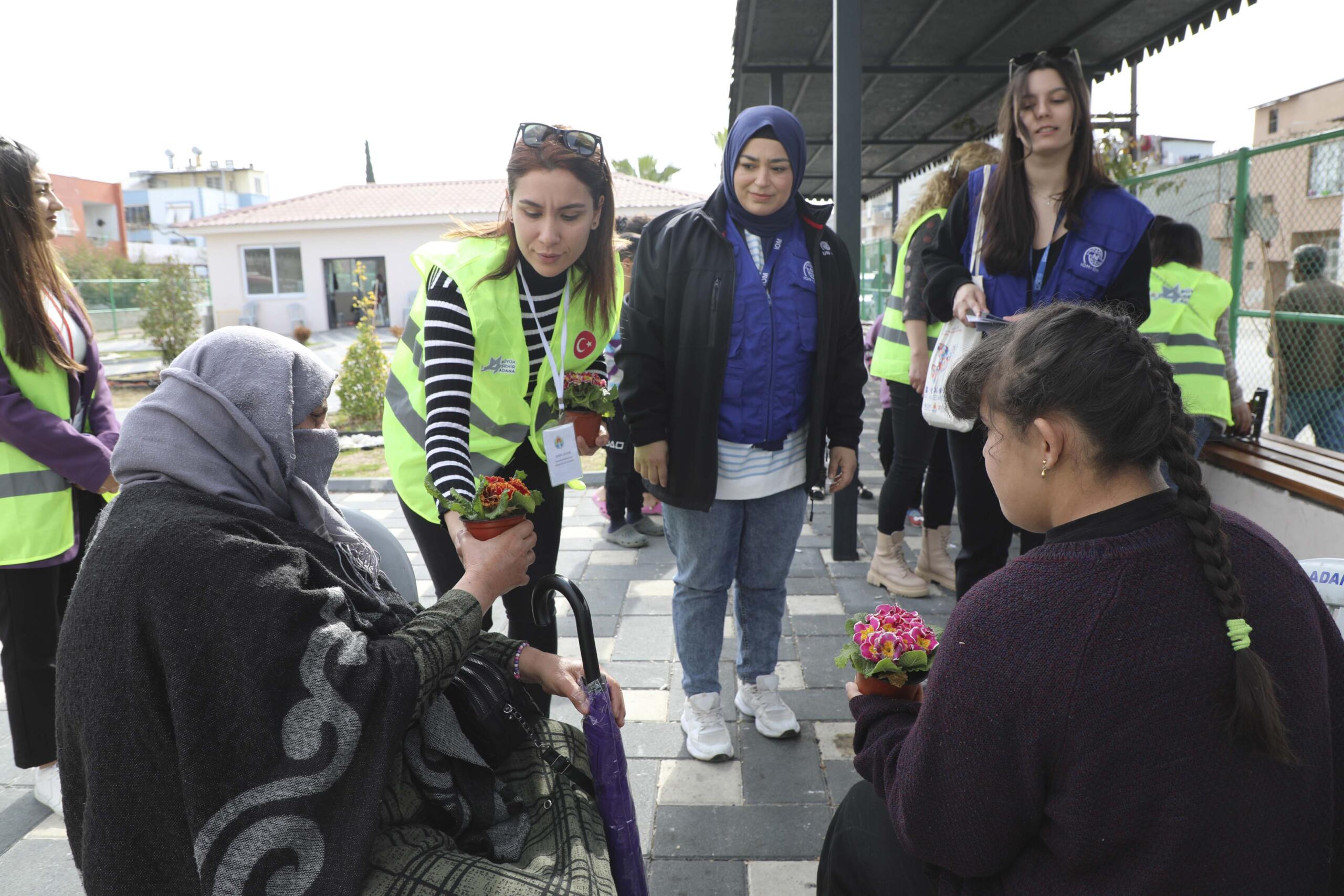 Depremde sorunları çoğalan kadınlara Büyükşehir desteği