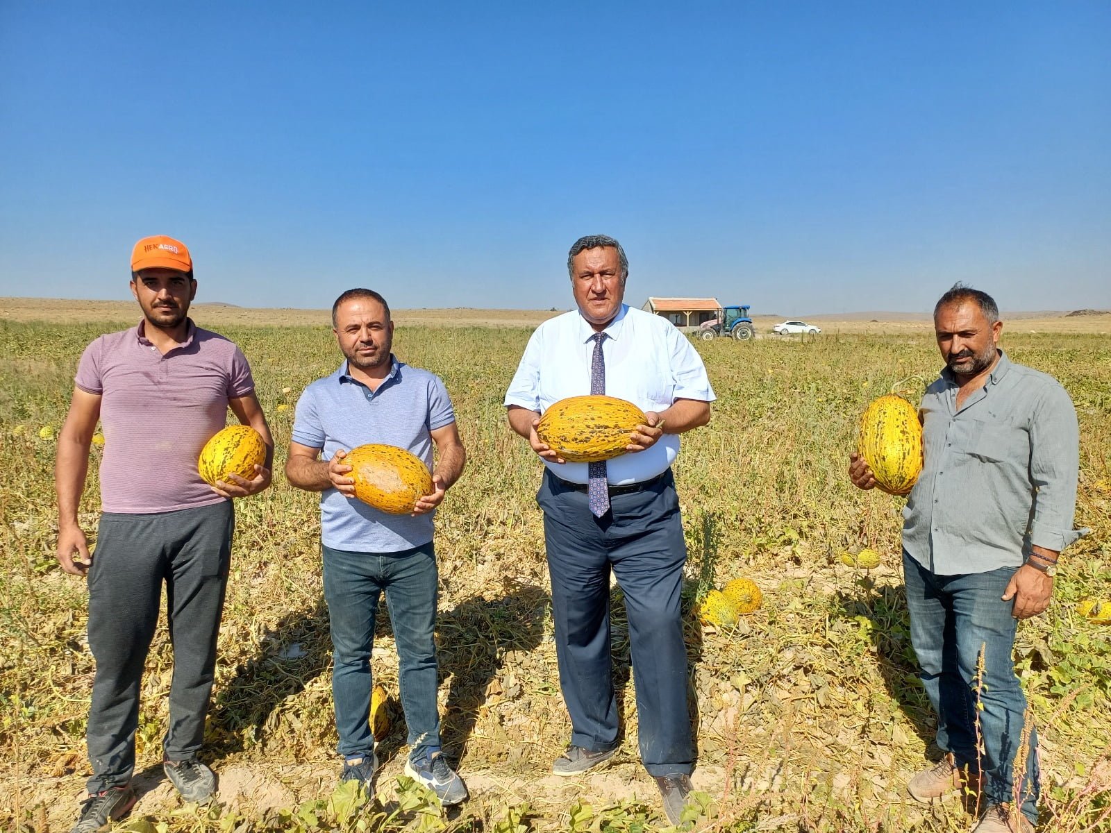 “Çiftçinin sırtından zengin olan çok ama çiftçi kazanamıyor”