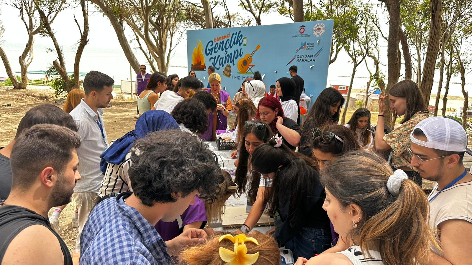 Adana Büyükşehir Belediyesi, final sınavları öncesinde üniversite öğrencilerine yönelik doğa kampı gerçekleştirdi.