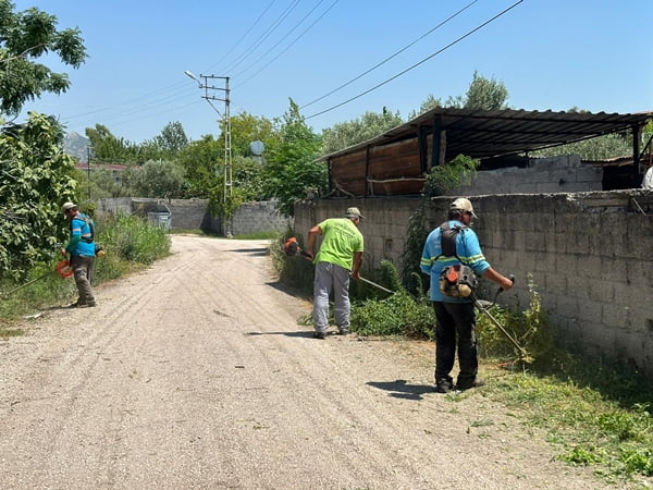 Ceyhan Belediyesi Hamdilli Mahallesi’ni pırıl pırıl yaptı