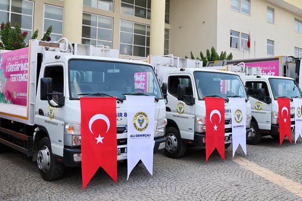 BAŞKAN DEMİRÇALI YENİ ARAÇLAR İÇİN MECLİSTEN ONAY ALDI