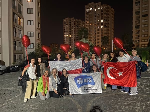 Polonyalı anneler Adana şalvarı giydi, Adana türküsü söyledi